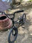 Bmx negr cu frâna pe spate