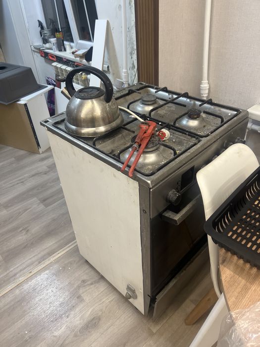 Продам газовую плиту бош