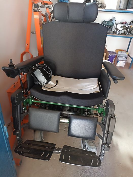 Scaun cu rotile electric