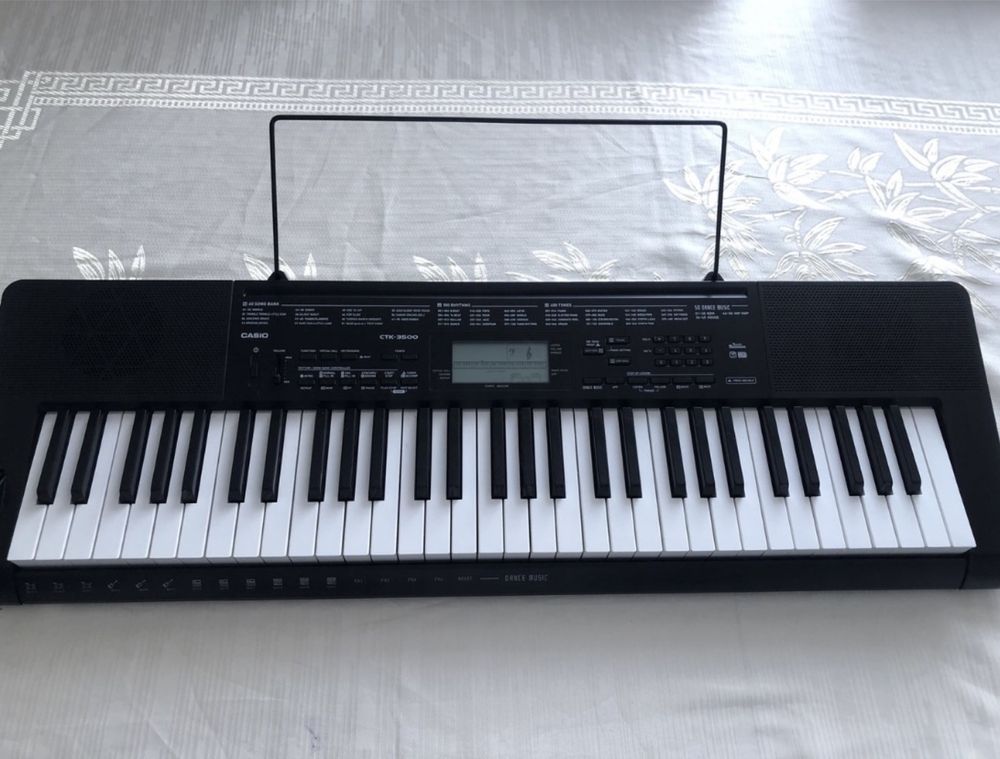 Срочно продам синтезатор CASIO CTK-3500.