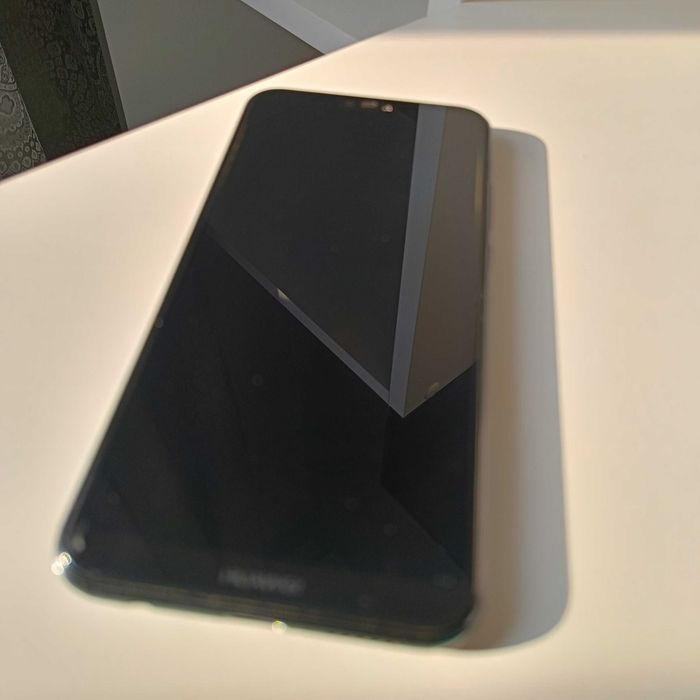 Мобильный телефон Huawei P20 lite