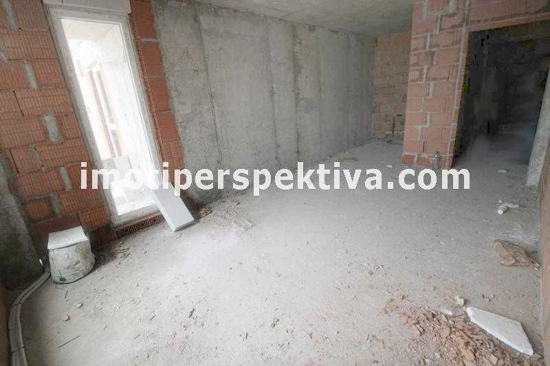 Продава се Двустаен апартамент в Пловдив, Кършияка - 74 кв.м за 957 €/кв.м - Снимка #2
