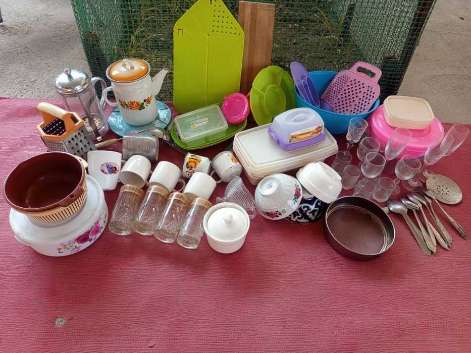 Продаётся / посуда - разная / .