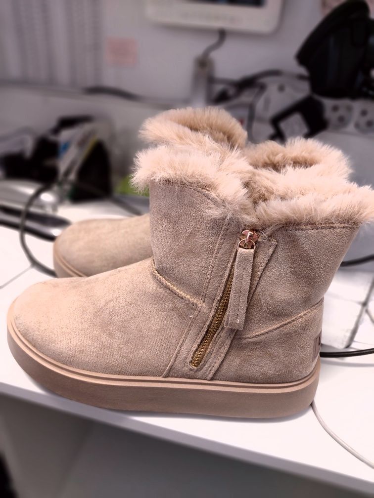 UGG-uri imblanite marimea 38
