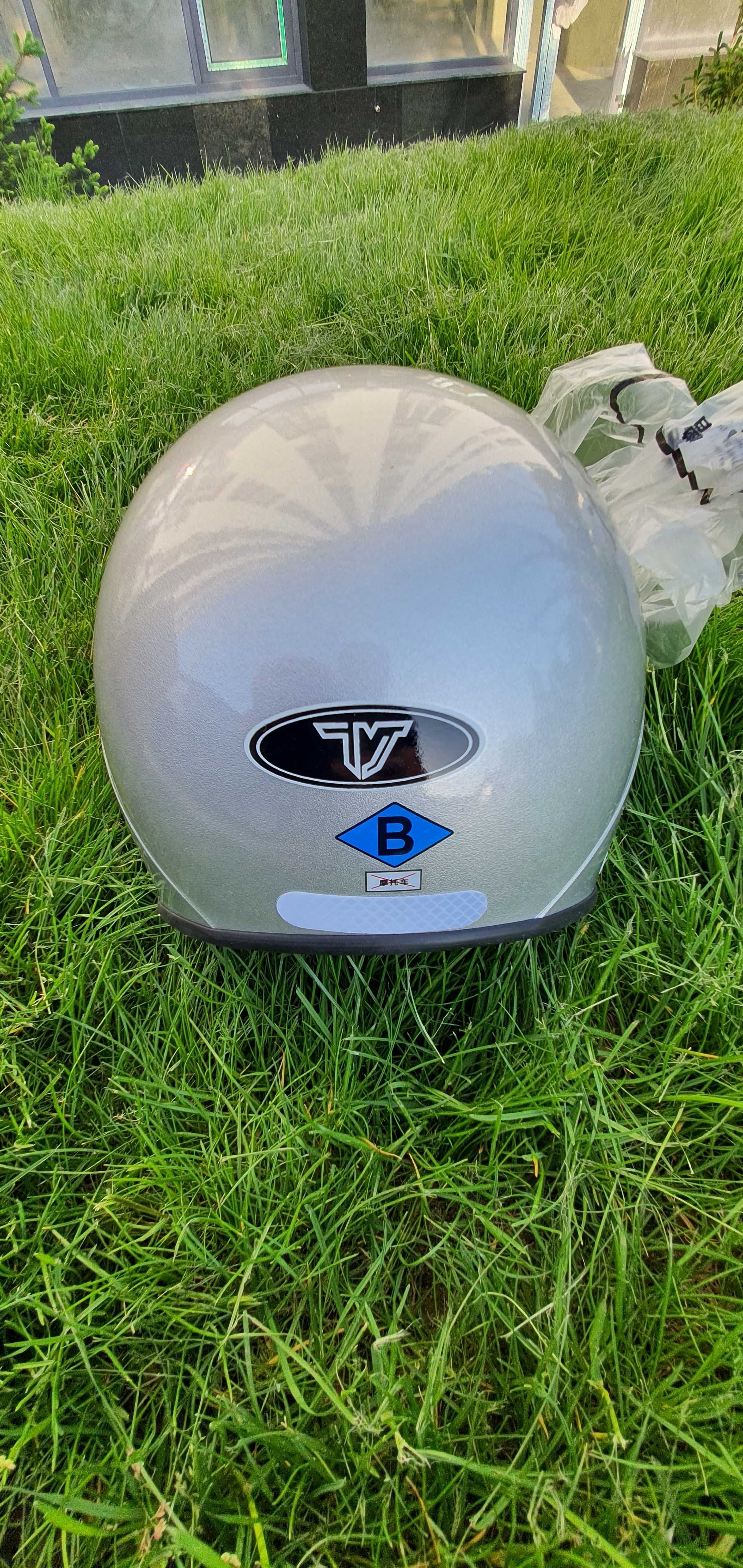 Шлем Bull для защиты головы при управлении велосипедом, мотопеда