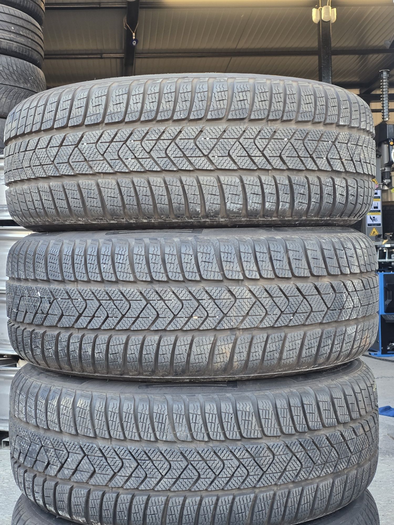 4 Броя 225/60/17 Pirelli 2x7,5mm 2x6,8mm 20dot