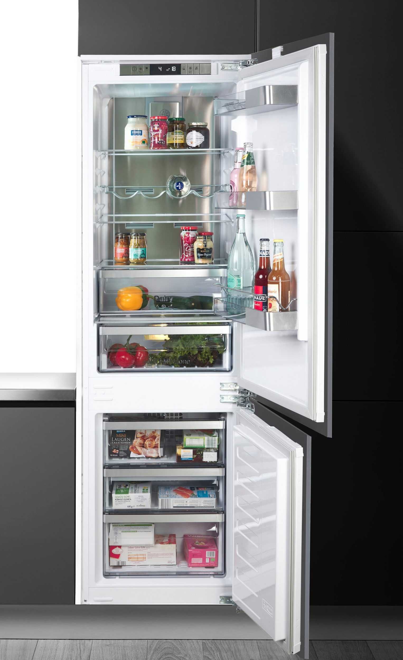 Хладилник с фризер за вграждане GRUNDIG GKNI 25742 FN