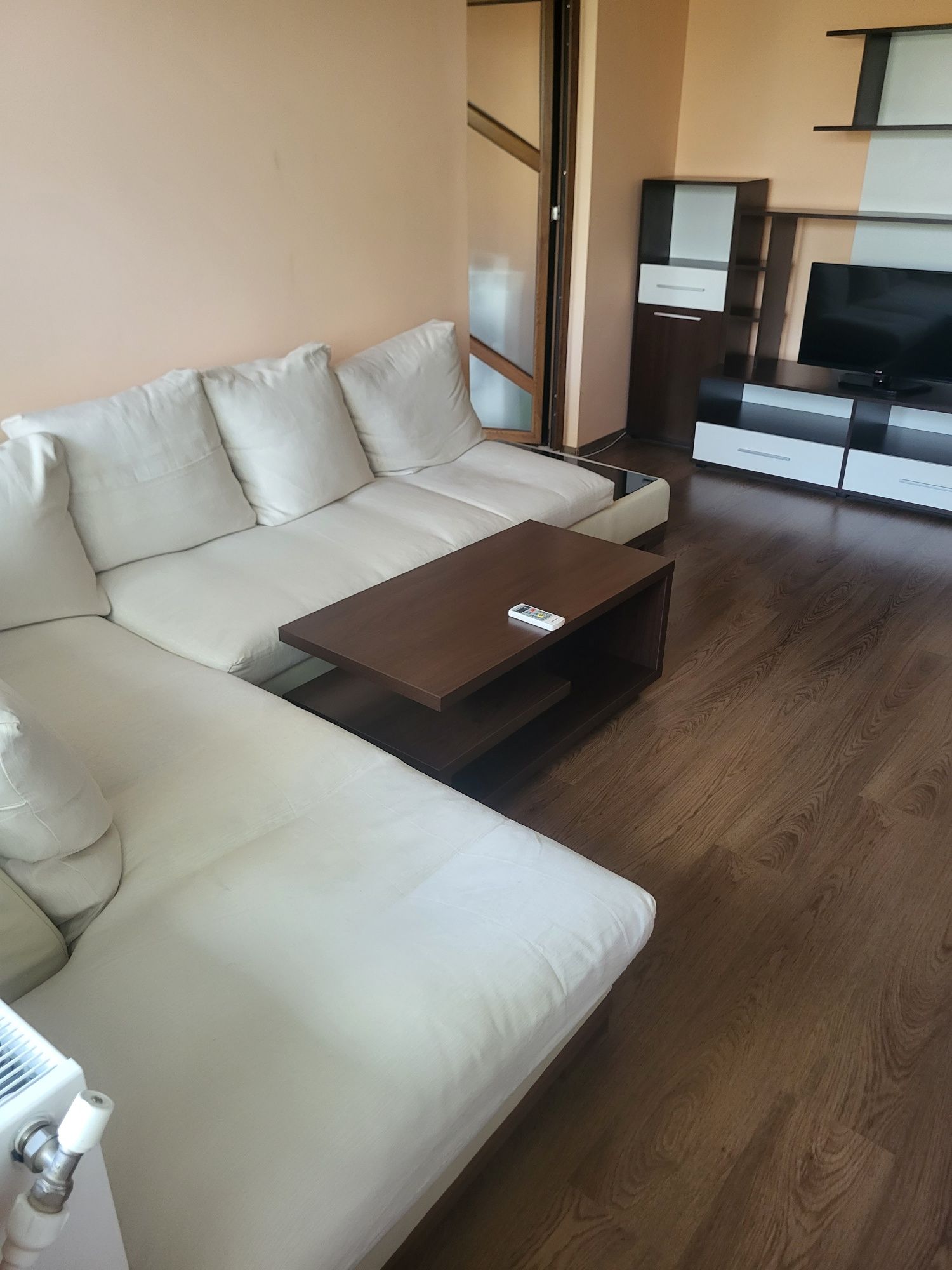 Inchiriez apartament ulacentral. 3 camere Bulevardul Inde
