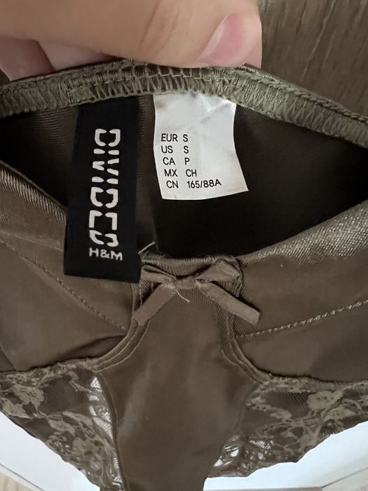 Top cu bretele din dantela si satin