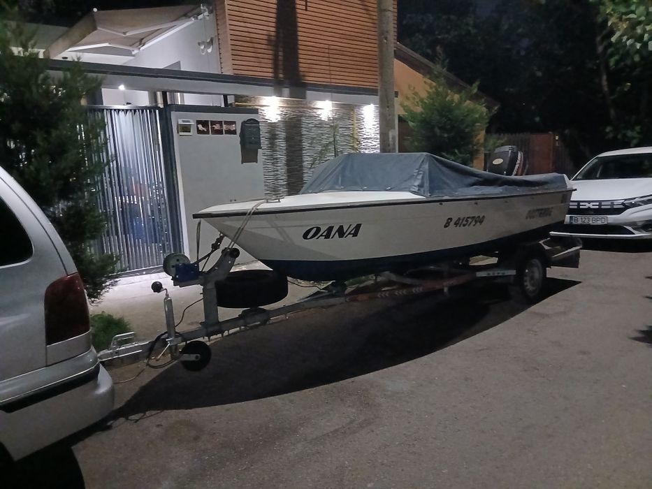 Barcă motor 40 cp și peridoc