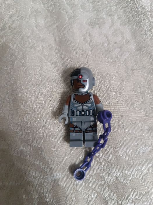 Lego фигурка Киборга из вселенной DC