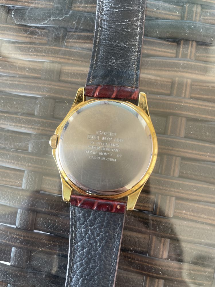 Часовник casio.   .