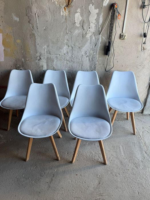 Орындыктар саьылады.