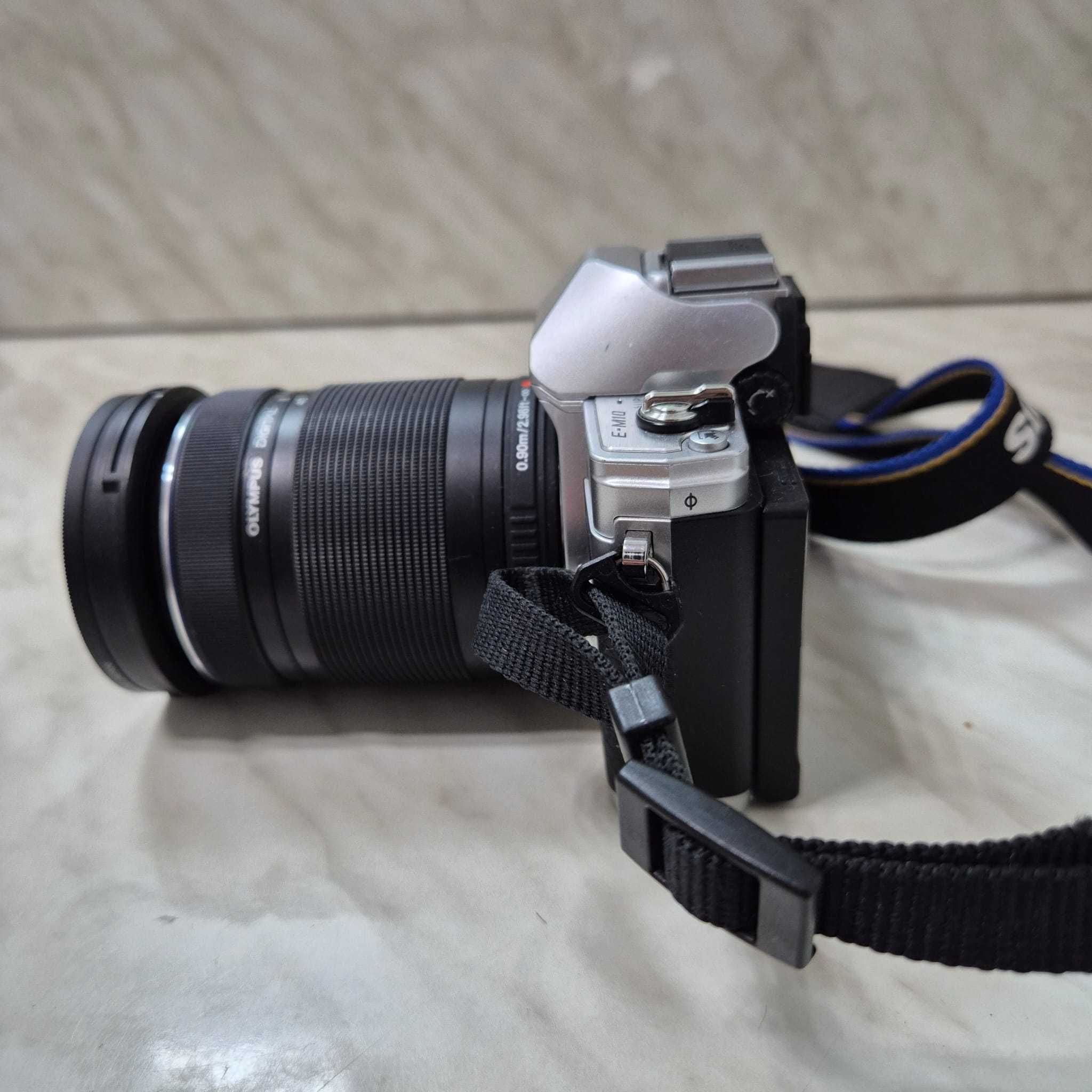 Aparat Foto Mirrorless OLYMPUS OM-D E-M10 Mark IV, Obiectiv 40-150mm