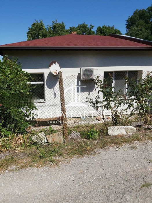 Цяла къща близнак в гр. Перник, кв. Караманица