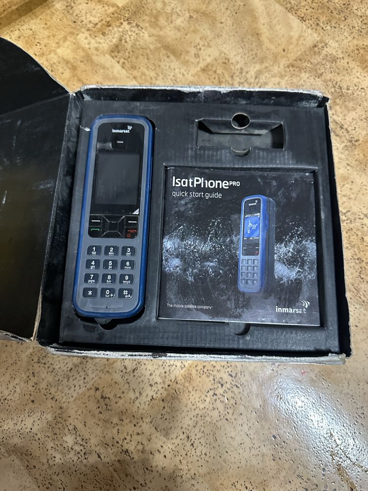 Спутниковый телефон isatphone