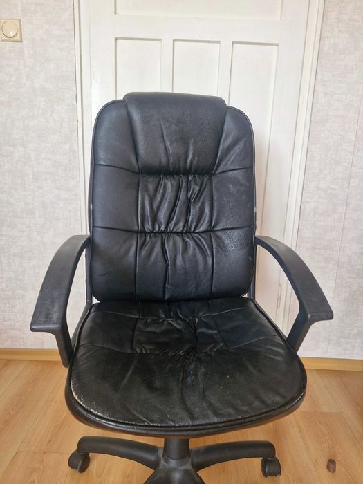 Офис стол от естествена кожа