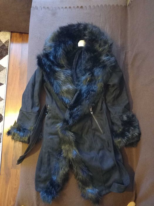 Ново велурено кожено черно есенно/зимно палто