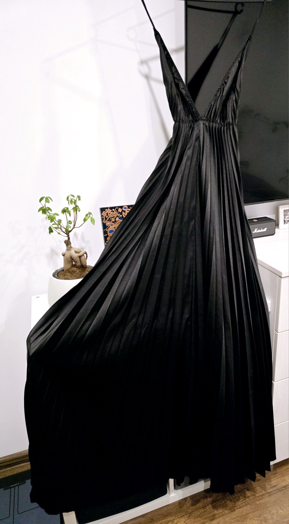 Ефирна сатенена рокля