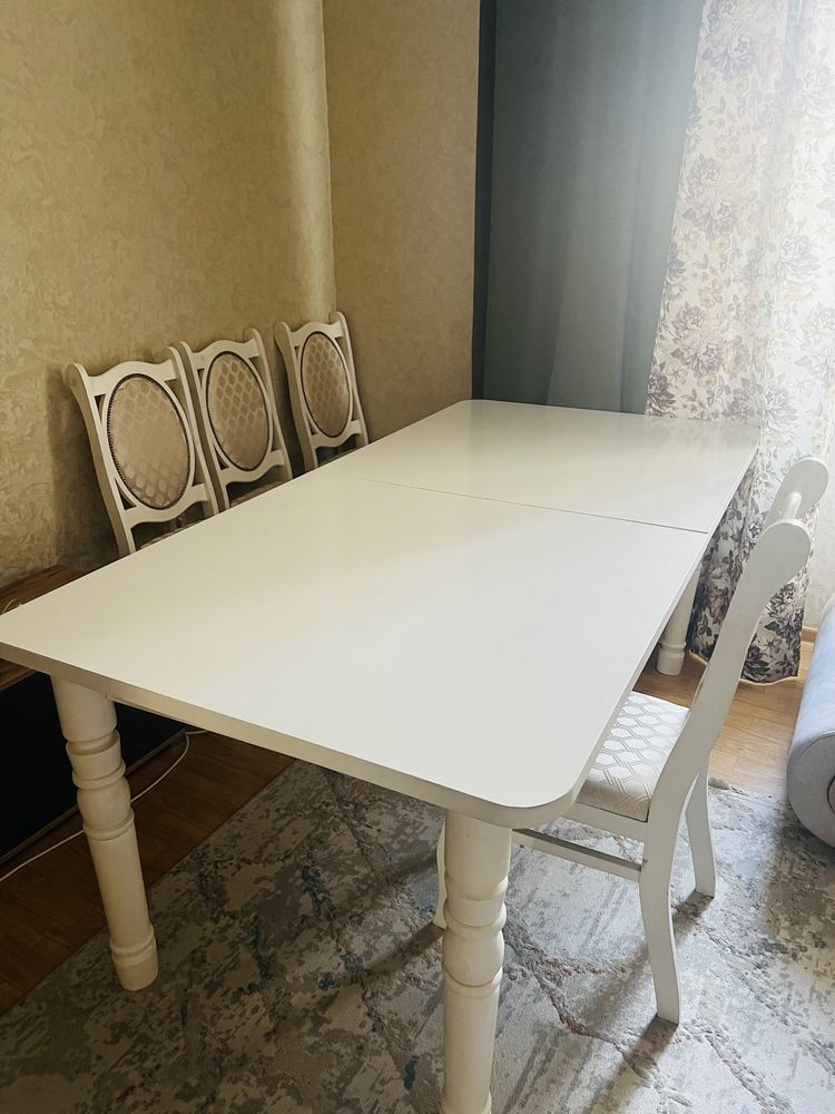 Стол со стульями