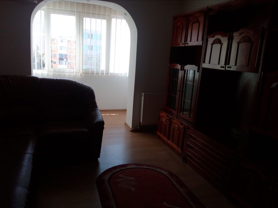Închiriez apartament cu 3 camere