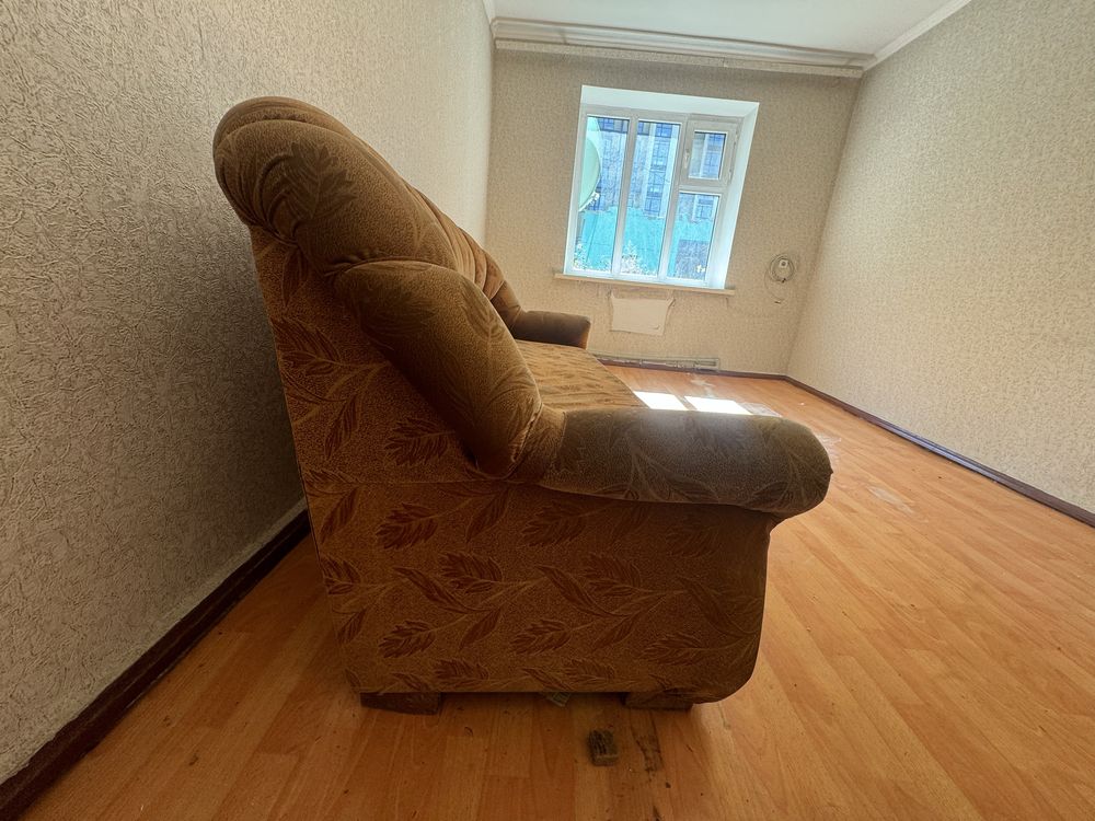 Продам 3 дивана и тахту