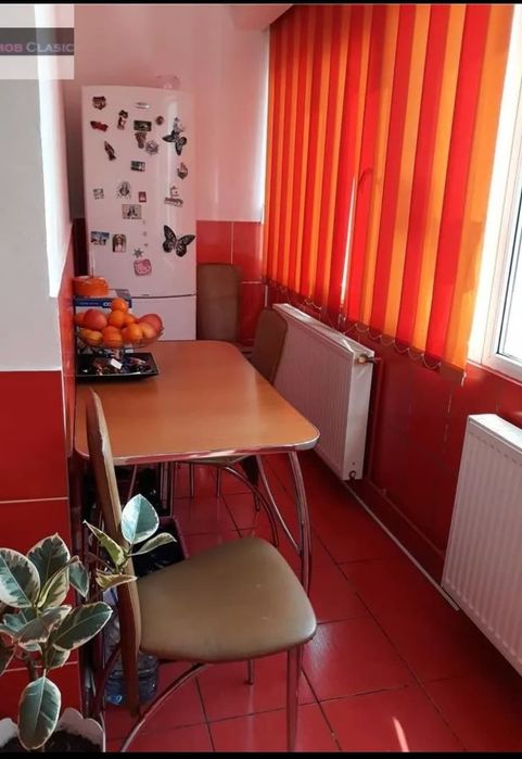 Vând apartament 3 camere