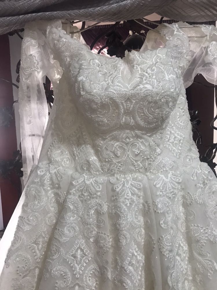 Продаётся эксклюзивное свадебное платье.торг уместен