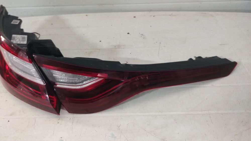 Lampa, stop stânga aripa Megan 4 cod 265558986R,