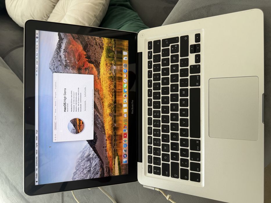Apple MacBook core i7