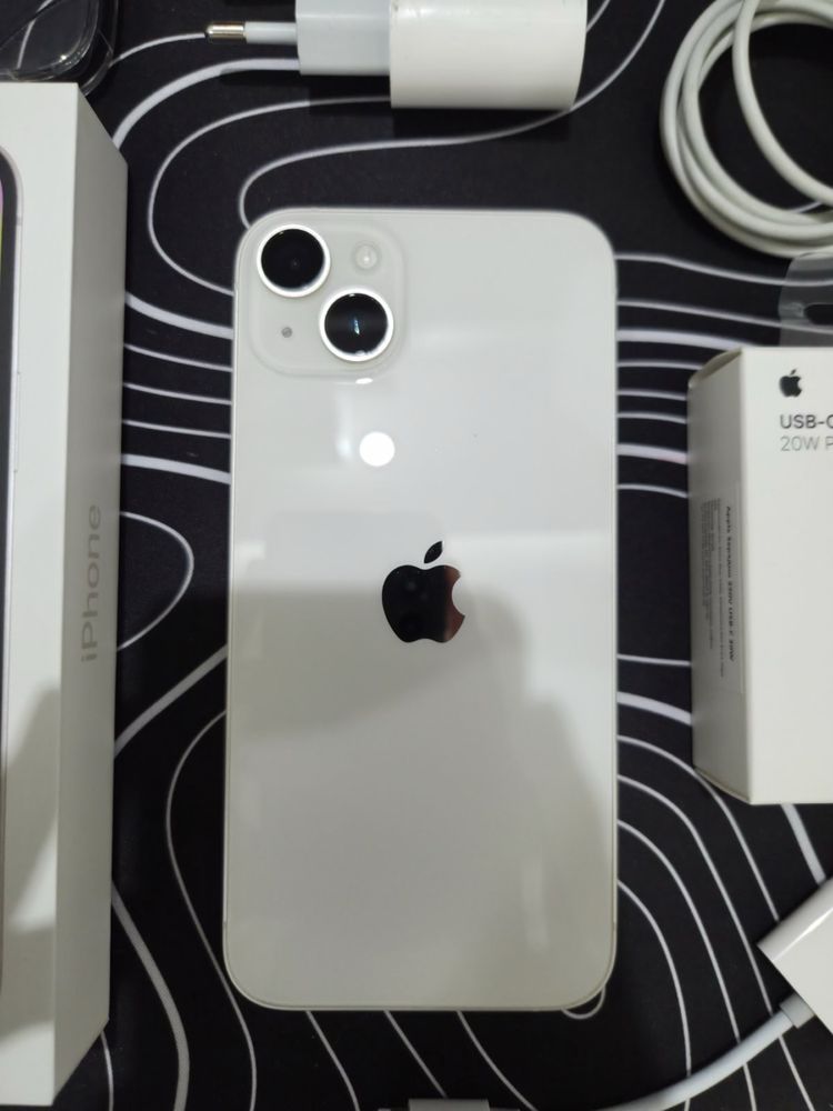 iPhone 14 Plus White 128 GB + 8 кейса + зарядно + Адаптер за SD карта