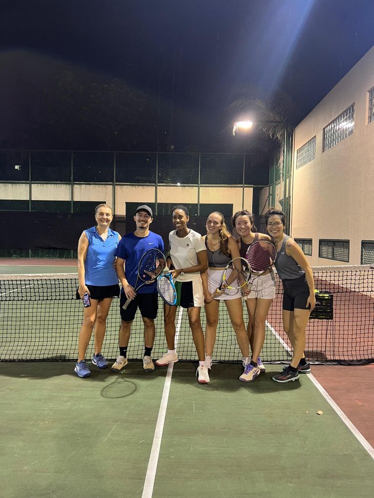 Ore private tenis Cluj – antrenor certificat + echipament inclus