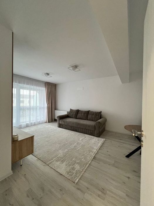 Închiriez apartament cu 2 camere