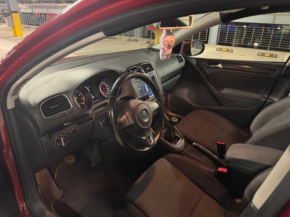 Volkswagen Golf 5 1.4 MPI 2009 + bonus set roti iarna