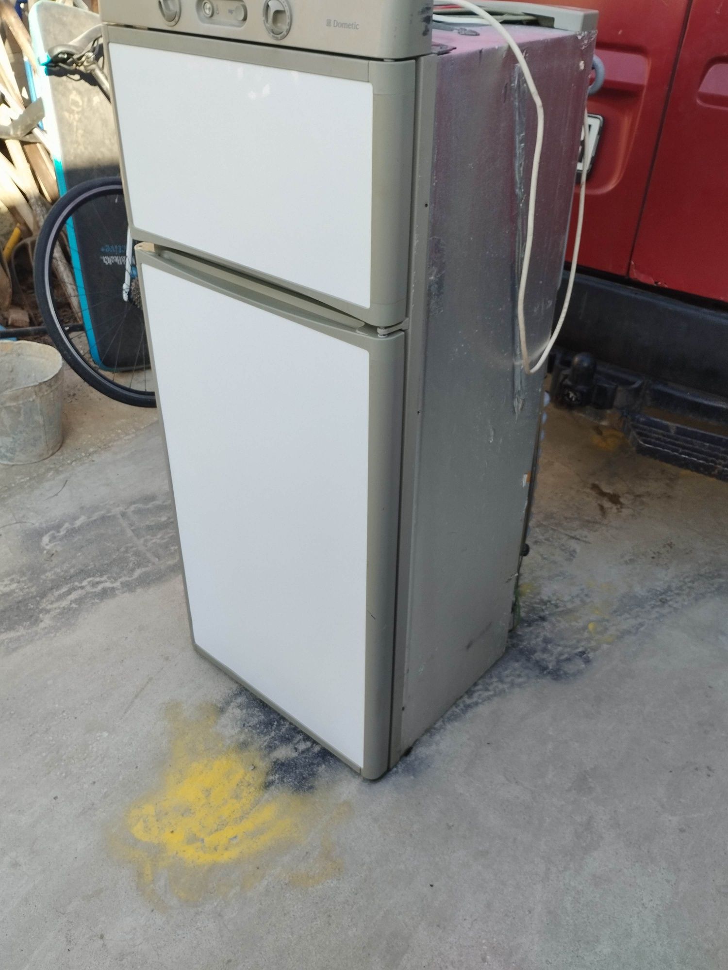 Хладилник за каравана кемпер камера 135 литра  Dometic