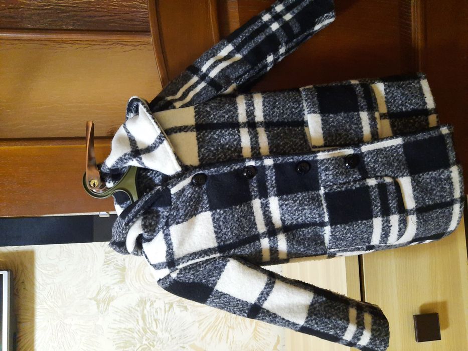 Продам пальто и ветровку детские