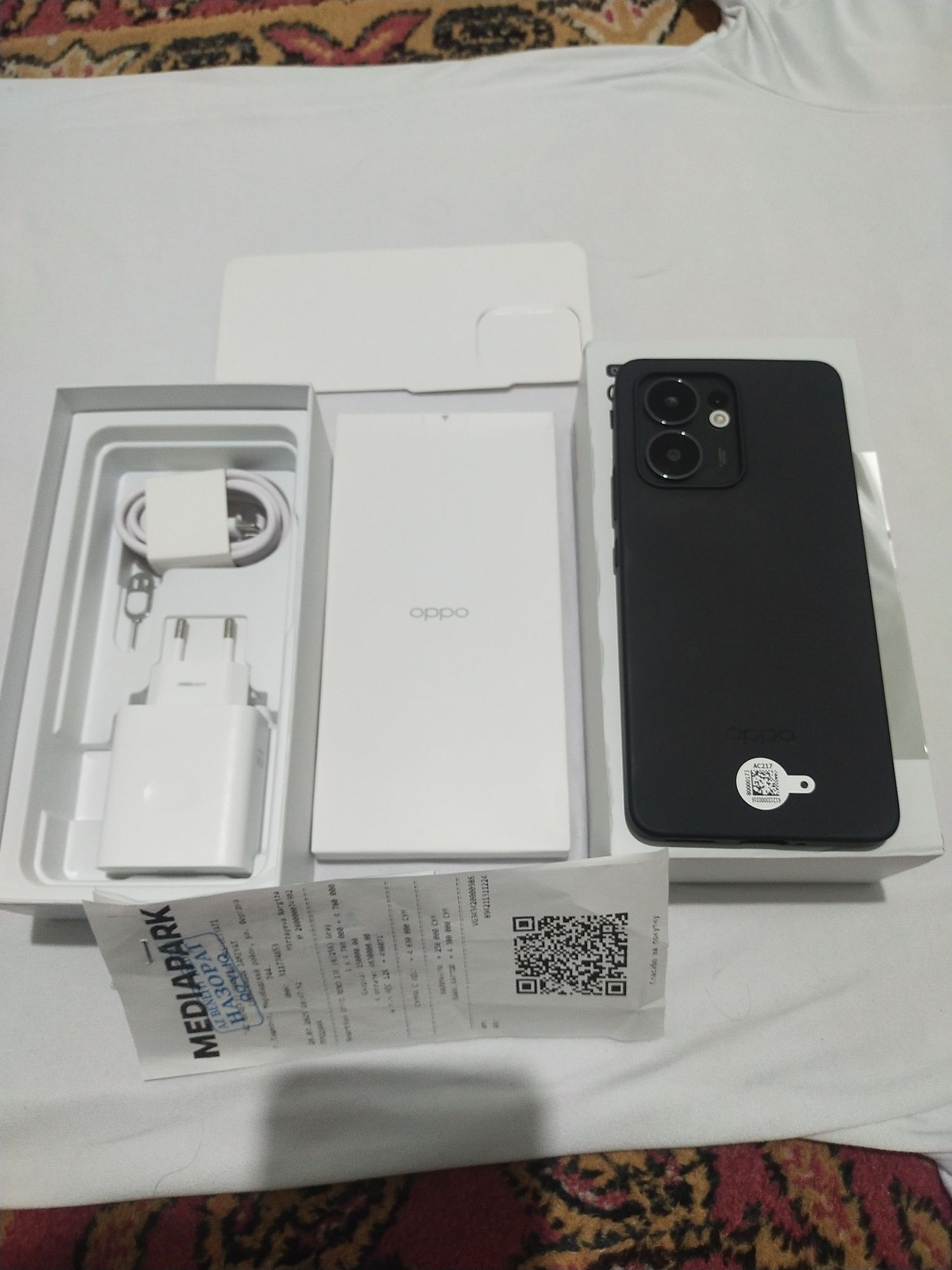 Oppo Reno 13F yangi