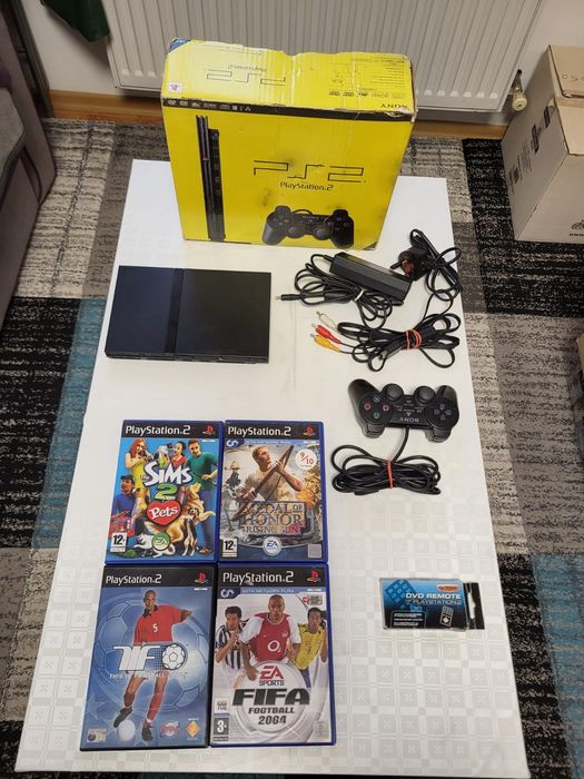 Consola PlayStation 2 Slim in Cutie cu 4 Jocuri + maneta.