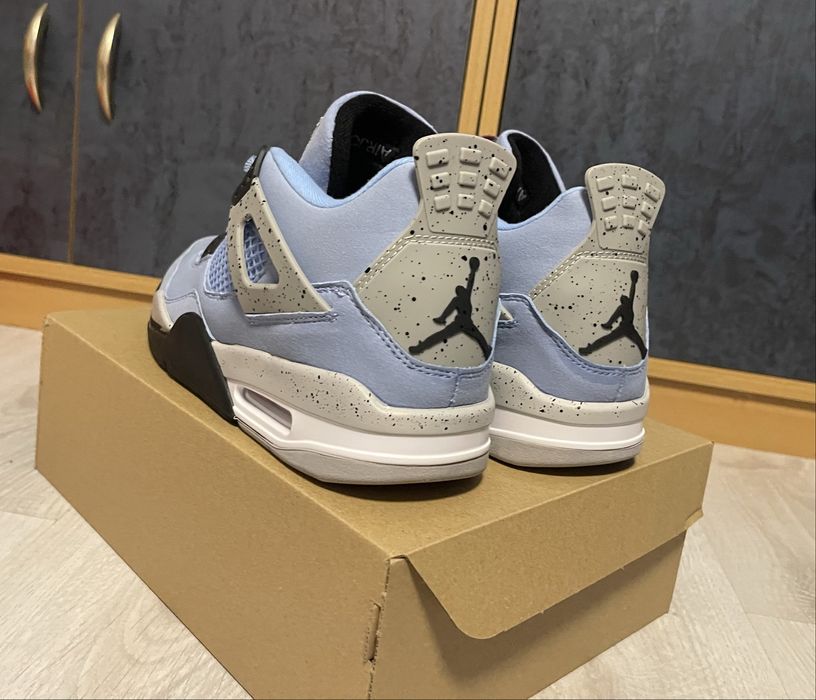 Jordan 4 Retro University Blue