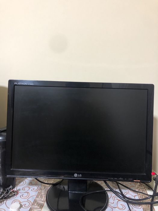 Lg monitor sastayanisi judayam yaxshi  . 19 dyum