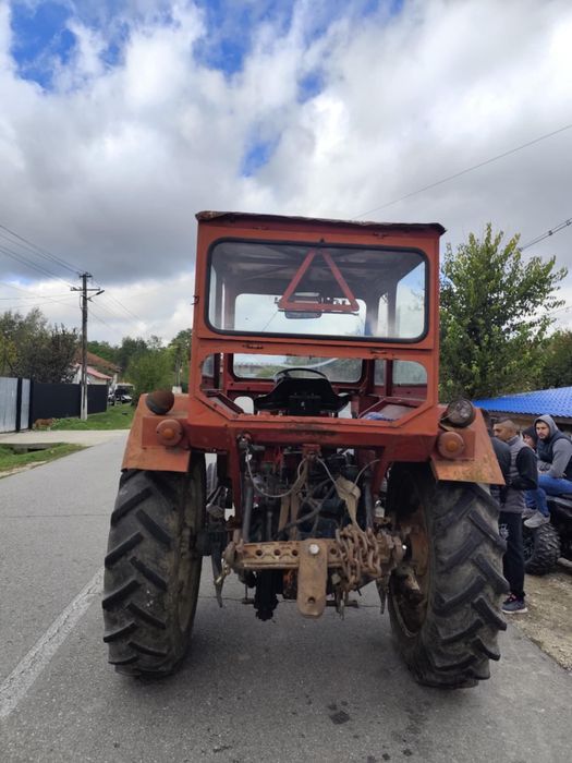 Vand utb 650. cu servo pe danfus tractorul merge foarte bine