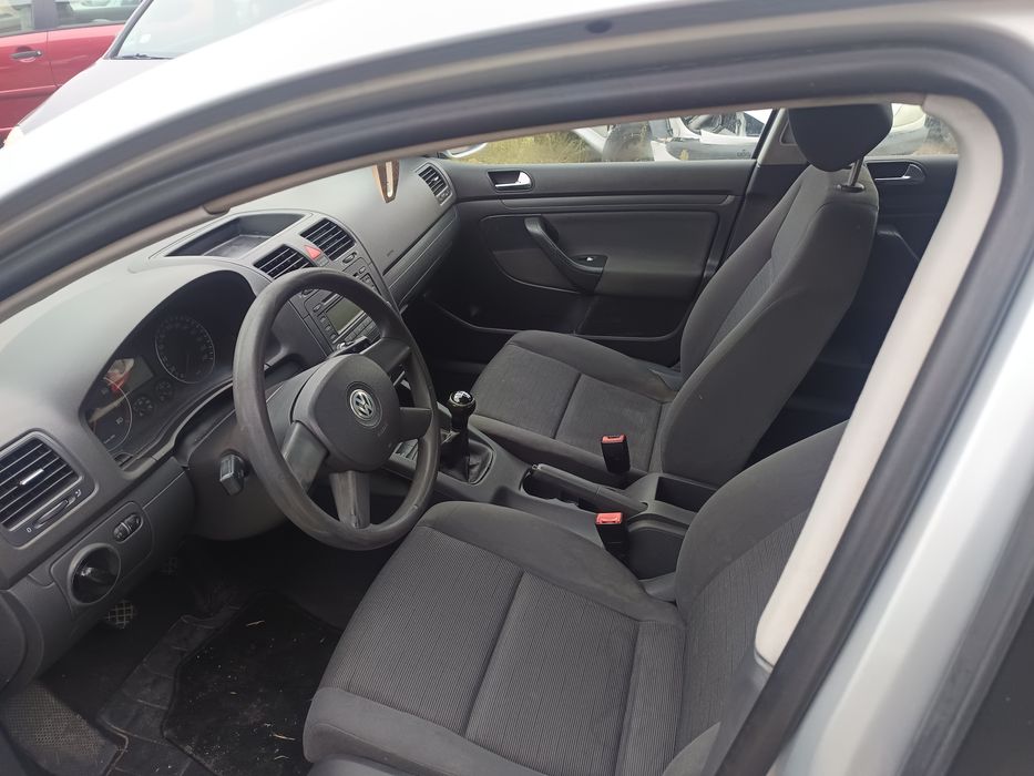 Golf 5 .2500 e .ușor negociabil