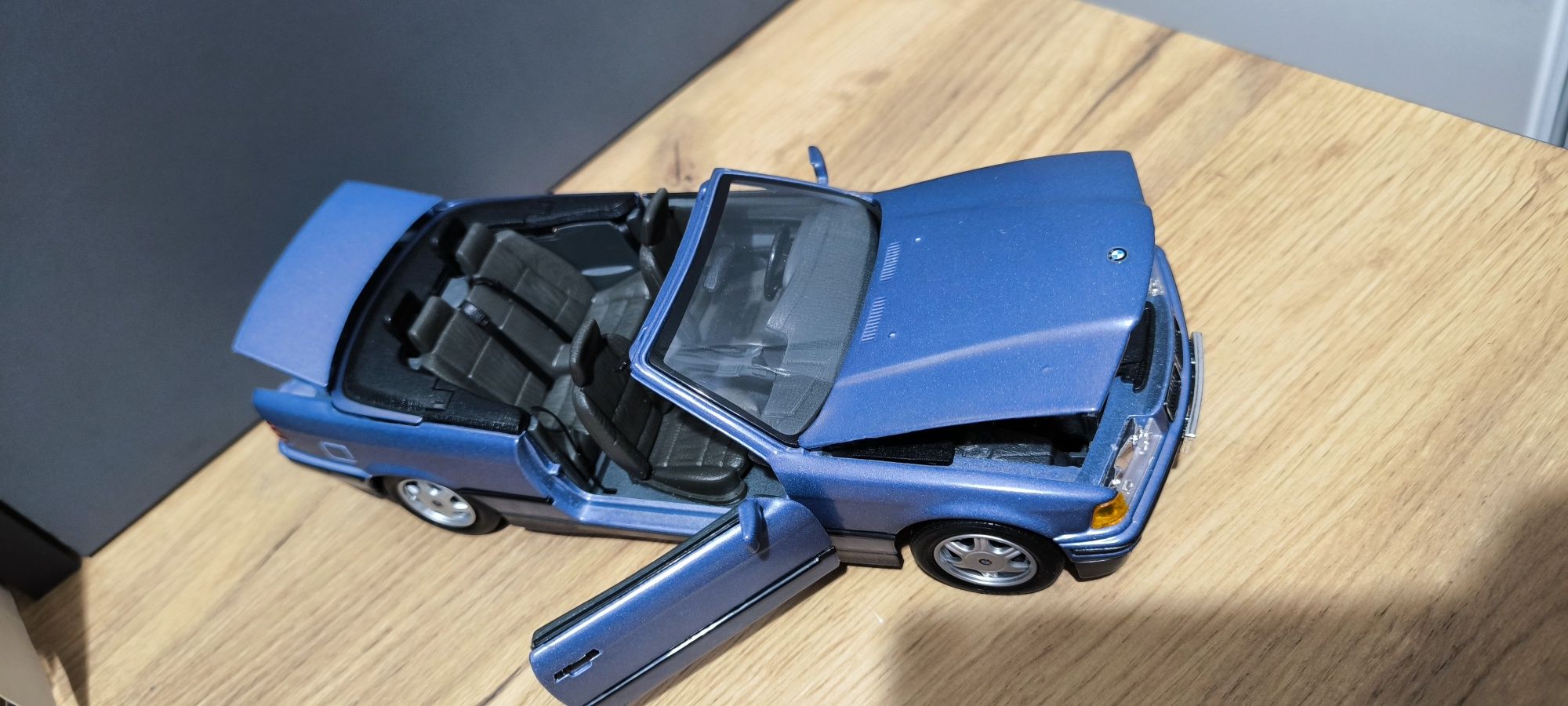 Продается 1:18 масштаб Bmw 325i