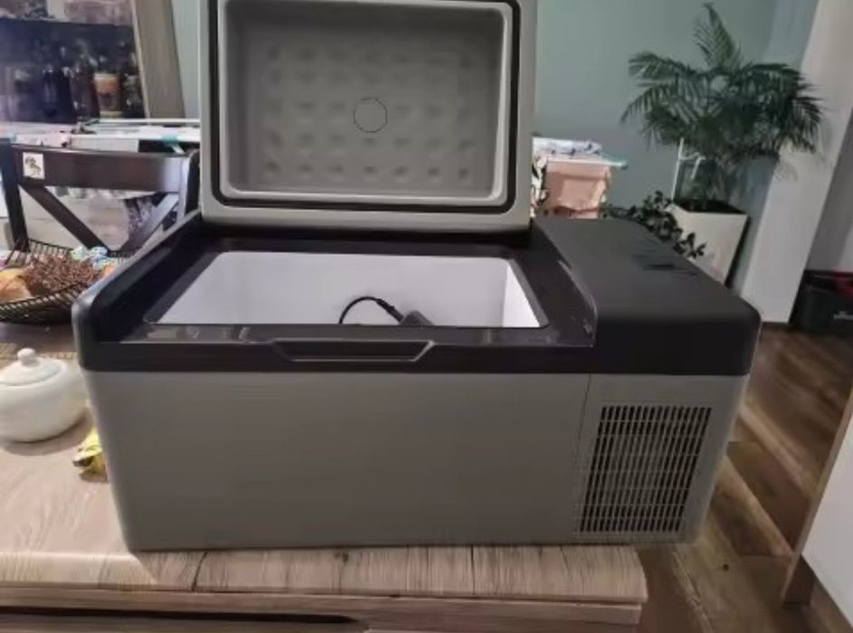 Компресорен хладилник/фризер за кемпер,каравана,автомобил12/24в