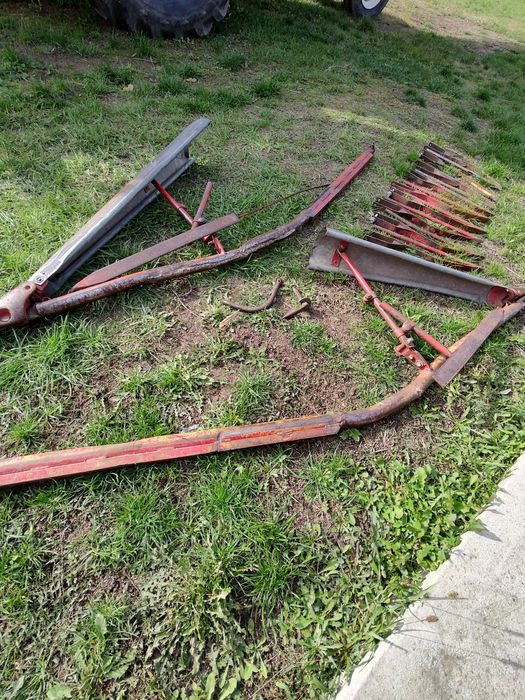 Vând masa combina International 531