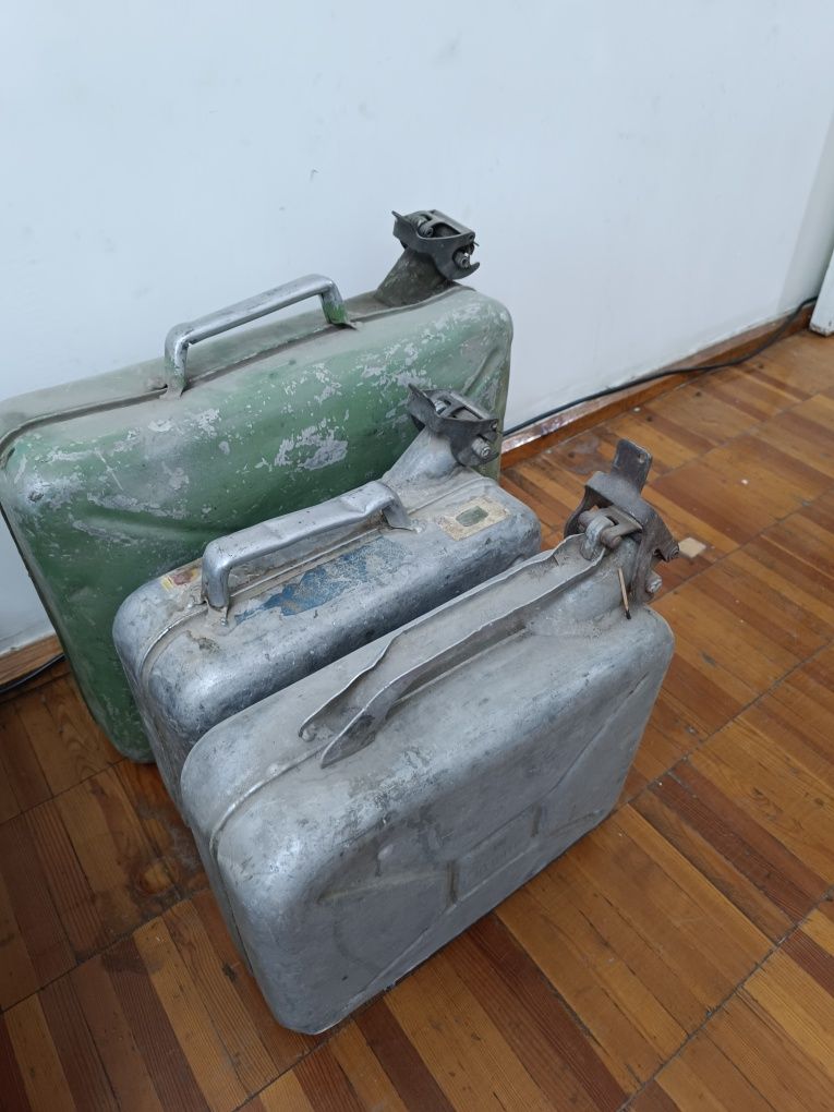 Продам канистры 20-10