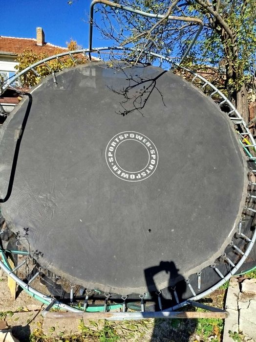 Голям батут в добро състояние