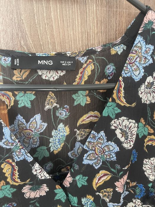 Флорална къса рокля Mango