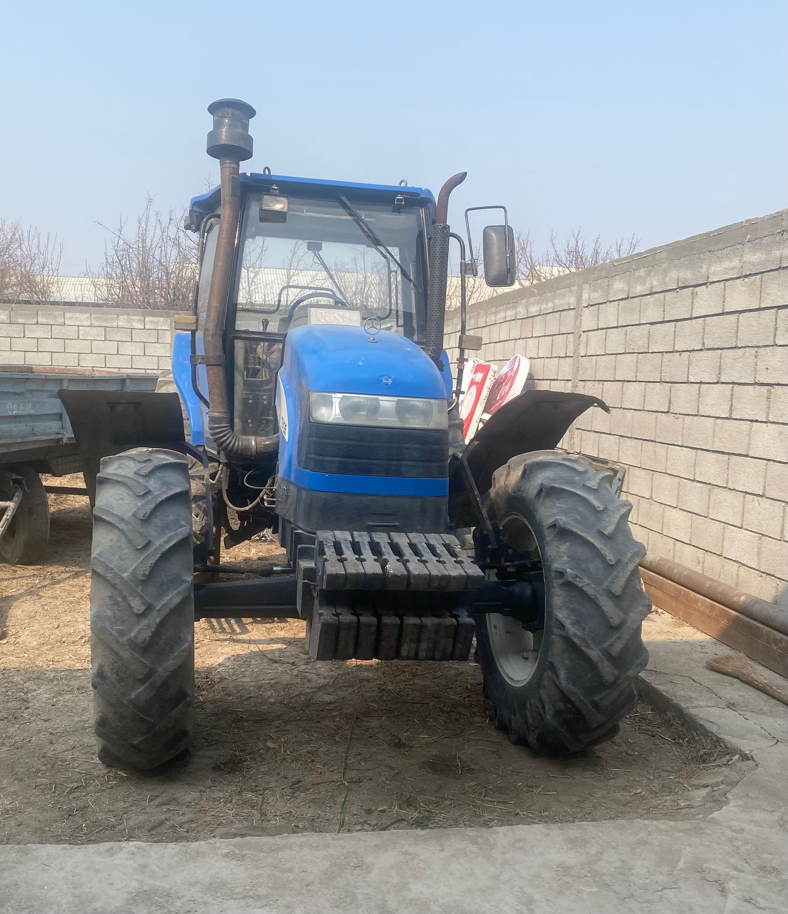 New Holland TS135 трактор сотилади