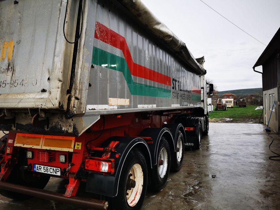 Volvo și semiremorcă bascula